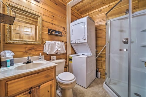 Scenic Sevierville Cabin Hot Tub, Panoramic Views Casa in Pittman Center
