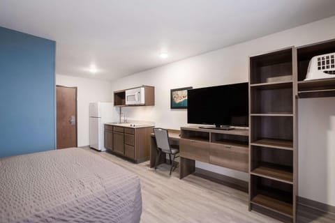 TV and multimedia, Kitchen or kitchenette, Photo of the whole room