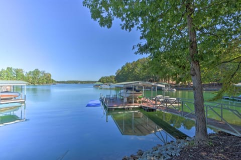 Beautiful Lake Keowee Home with Boat Dock and Kayaks Haus in Lake Keowee
