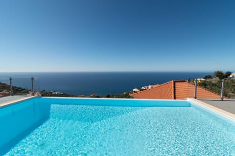 Pool view, Sea view