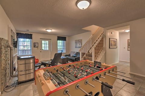 Year-Round Getaway Less Than 1 Mi to Skiing and Waterpark! Haus in Massanutten