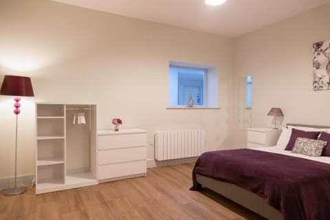 Apartment 2, Isabella House, Aparthotel, By RentMyHouse Appartement in Hereford