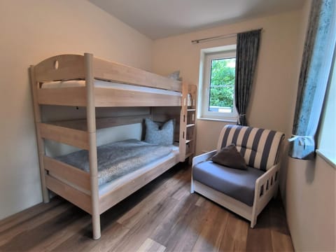 Bedroom, bunk bed