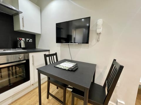 One Bedroom Apartment In City Centre Condo in Cardiff