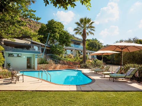 Property building, Day, Pool view, Swimming pool, sunbed