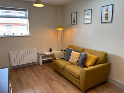 Hereford City Centre - Apartment 3, Isabella House - Modern Apartment In The Heart of The City - Sleeps 2 Guests - Hosted by RENTMYHOUSE Apartment in Hereford
