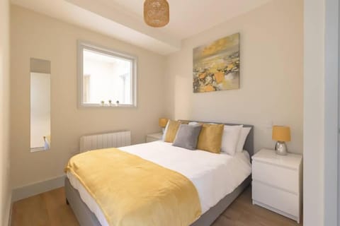 Hereford City Centre - Apartment 3, Isabella House - Modern Apartment In The Heart of The City - Sleeps 2 Guests - Hosted by RENTMYHOUSE Apartment in Hereford
