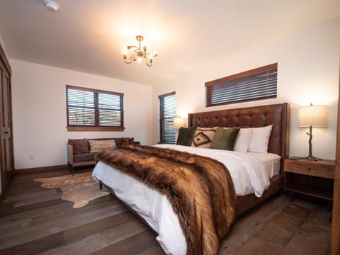 Relax in Luxury - Two Large Patios, Jacuzzi, Indoor Outdoor Fireplace Maison in Estes Park
