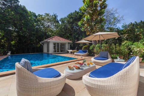 Hamptons Charm by StayVista Luxury 5BR with Pool, lawn & table tennis Villa in Maharashtra