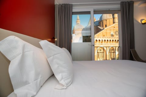 Bed, View (from property/room), Bedroom, Landmark view