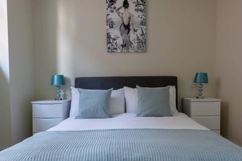 Apartment 4, Isabella House, Aparthotel, By RentMyHouse Apartamento in Hereford
