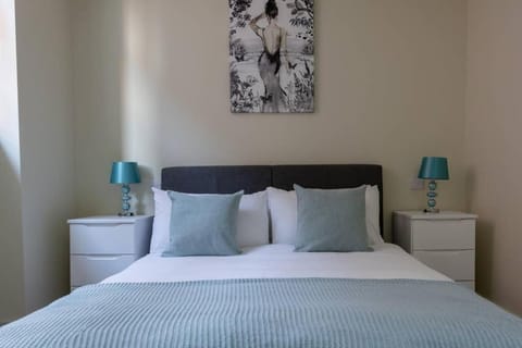 Apartment 4, Isabella House, Aparthotel, By RentMyHouse Condominio in Hereford