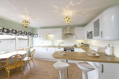 Coffee/tea facilities, Kitchen or kitchenette, Dining area, minibar, pet friendly, stove, toaster