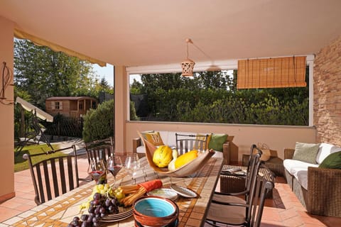 Patio, Garden, Dining area