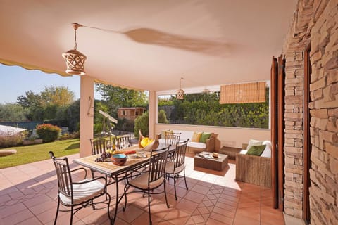 Patio, Garden, Dining area