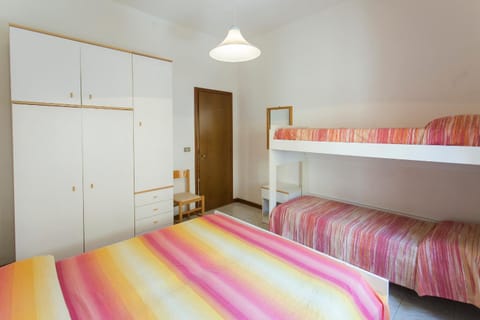 Bed, Bedroom, bunk bed