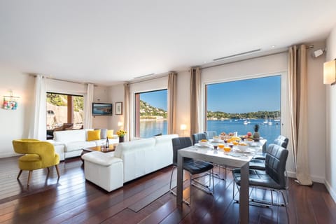 Living room, Dining area, Sea view