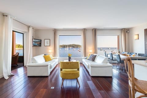 Living room, City view, Sea view