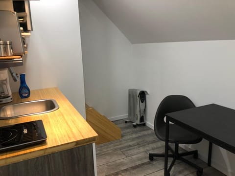 Well Equipped Studio FOR NON-SMOKING GUESTS ONLY CITQ ЗO9467 Copropriété in Brossard
