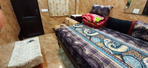 Room in Guest room - Posh Foreigners Place,couples Allowed Lajpat Nagar Alojamiento y desayuno in New Delhi