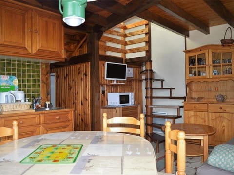 Chalet 2 pièces mezzanine, 7 pers, animaux admis, balcon, cuisine équipée - FR-1-592-27 Chalet in Bolquère