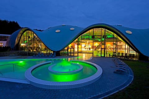 Property building, Night, Garden, Garden view, Pool view, Swimming pool, Swimming pool, Public Bath