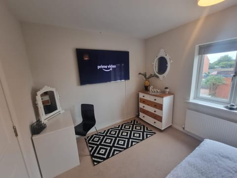 Ladysmith Complex - 8 Bedrooms House in Grimsby