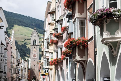 Facade/entrance, City view, City view, Landmark view, Mountain view
