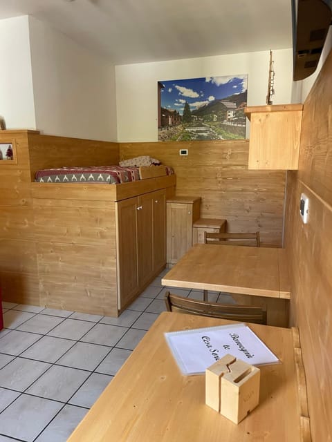 Bed, Living room, microwave