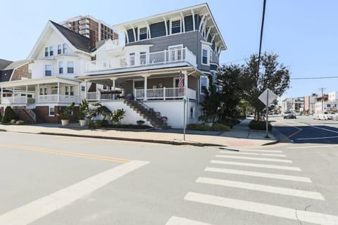 Large Beach Home with Ocean Views from Balcony Unit 2 and 3 house in Ventnor City