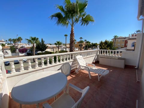 Large villa perfect for families House in Los Alcázares