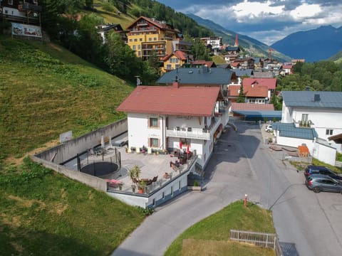 Property building, Natural landscape, Balcony/Terrace