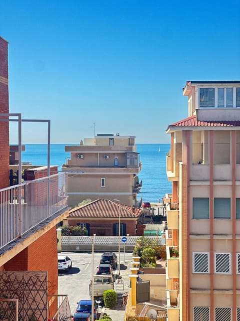 Property building, Day, City view, Sea view, Location