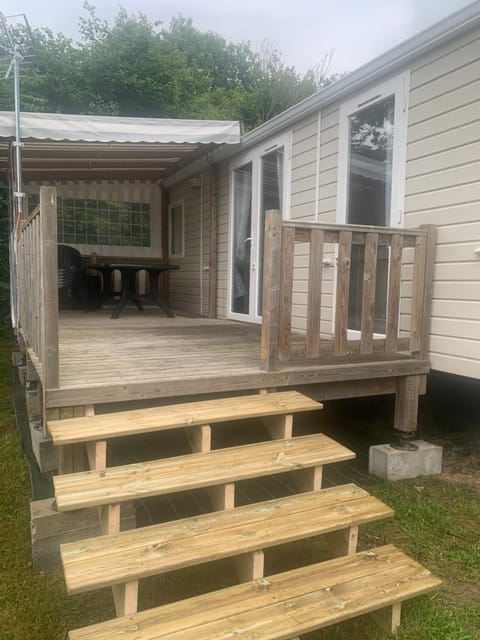 Mobil Home 10 M et Mme COLAS Campground/
RV Resort in Normandy