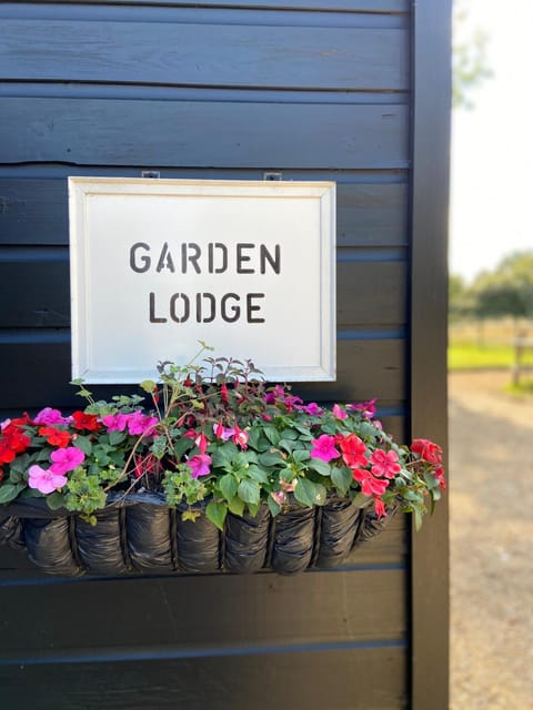 Spacious Garden Lodge at The Chestnuts, Norfolk Apartment in South Norfolk District