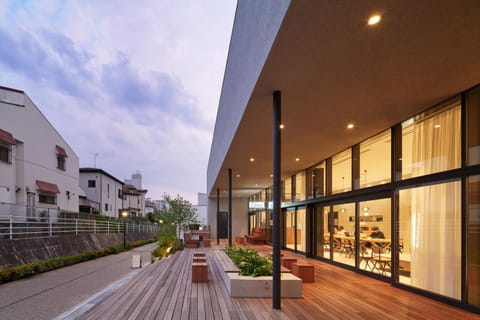 Balcony/Terrace, Street view