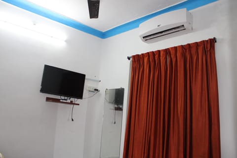 Communal lounge/ TV room, TV and multimedia, air conditioner