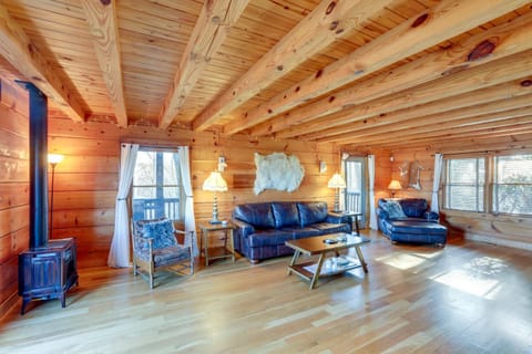 Powderhorn Mountain Cabin with Hot Tub and Game Room House in Watauga