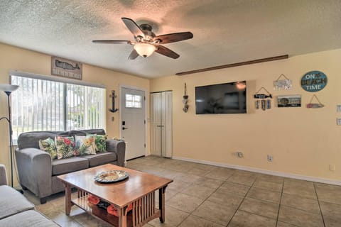 Pet-Friendly Retreat with Pool about 6 Mi to Beaches Casa in Seminole