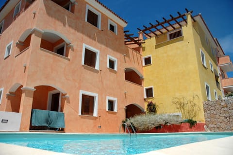 Property building, Pool view