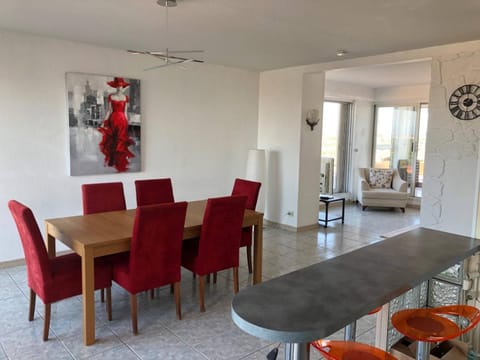 Grand T4 au Barcarès avec Vue Mer et Parking - 3 Chambres, Terrasse, Proche plage - FR-1-81-525 Apartment in Le Barcarès