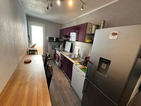 Kitchen or kitchenette, Dining area, dishwasher