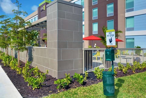 Home2 Suites by Hilton Fort Myers Colonial Blvd Hotel in Fort Myers
