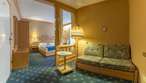 Bed, Photo of the whole room, Seating area, Bedroom, Breakfast