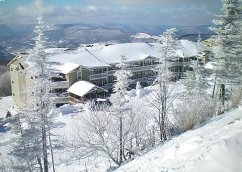 Property building, Bird's eye view, Mountain view