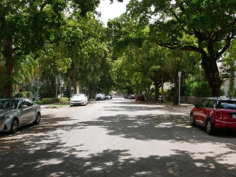 Neighbourhood, Street view, Location