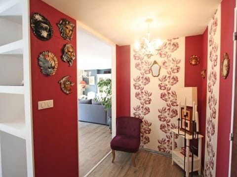 Appartement Confortable à Remiremont, Proche Centre et Commerces, Garage et Wifi Inclus - FR-1-589-132 Apartment in Vosges