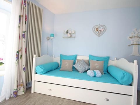 Appartement Confortable à Remiremont, Proche Centre et Commerces, Garage et Wifi Inclus - FR-1-589-132 Apartment in Vosges