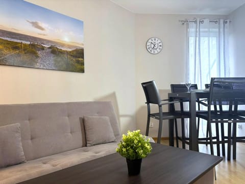 TV and multimedia, Living room, Dining area