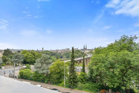 Spring, Day, Neighbourhood, Natural landscape, Balcony/Terrace, Balcony/Terrace, Street view